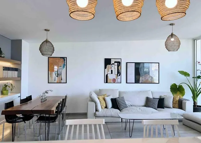 Dreamy 3Br Penthouse W A Super Terrace
